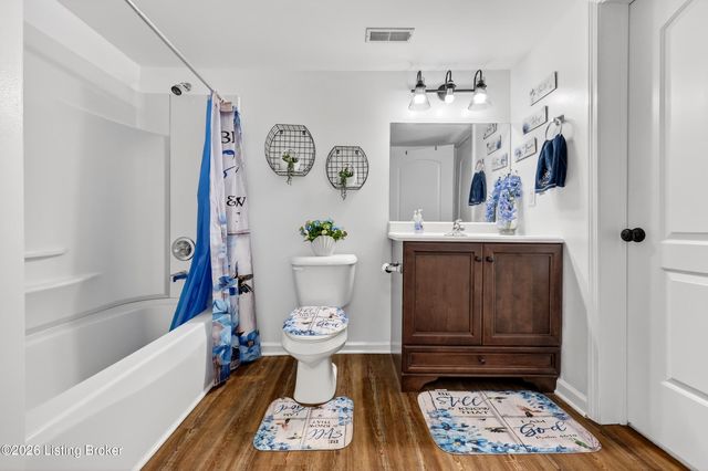 7311 Brook Meadow Dr, Louisville, KY 40228