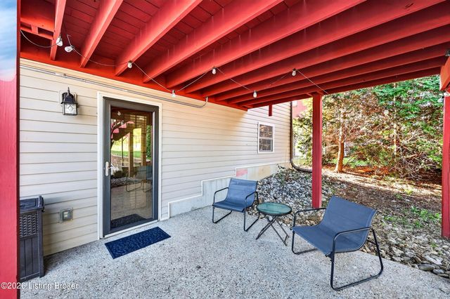 7311 Brook Meadow Dr, Louisville, KY 40228