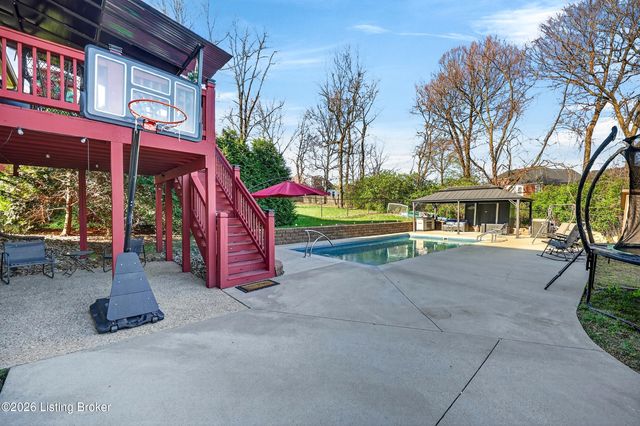 7311 Brook Meadow Dr, Louisville, KY 40228