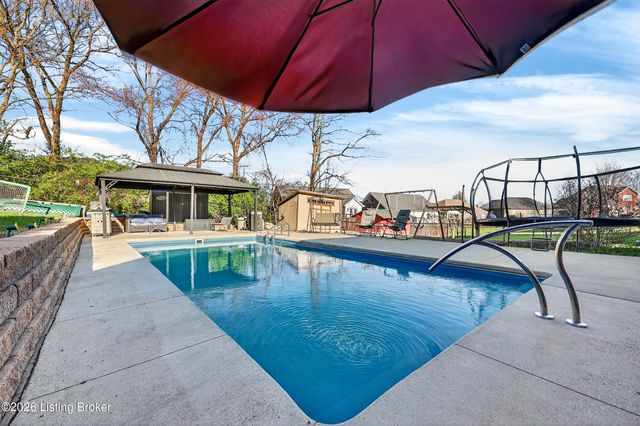 7311 Brook Meadow Dr, Louisville, KY 40228