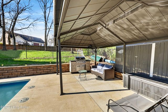 7311 Brook Meadow Dr, Louisville, KY 40228