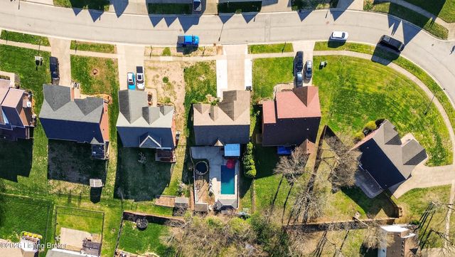 7311 Brook Meadow Dr, Louisville, KY 40228