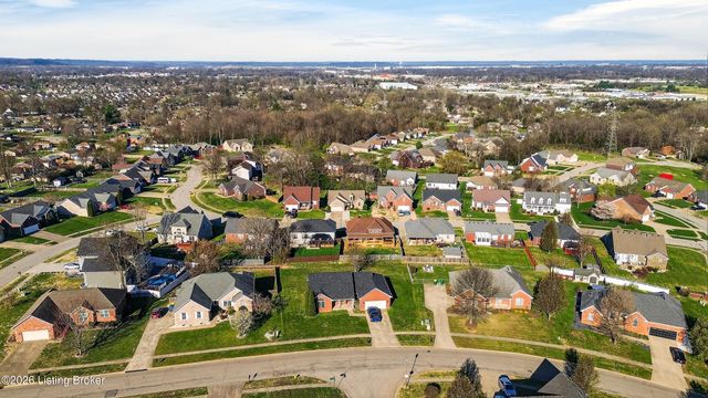 7311 Brook Meadow Dr, Louisville, KY 40228