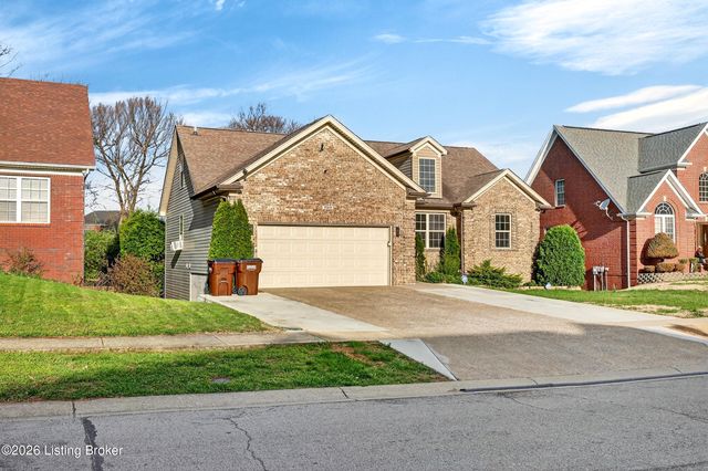 7311 Brook Meadow Dr, Louisville, KY 40228
