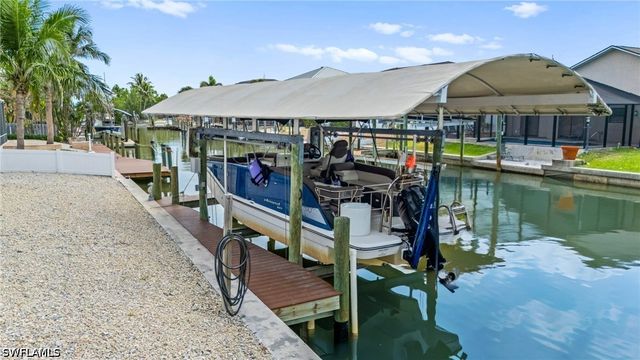 320 Madison CT, Fort Myers Beach, FL 33931