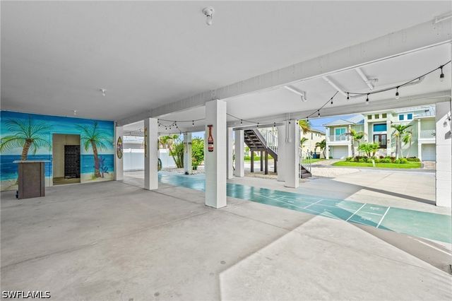 320 Madison CT, Fort Myers Beach, FL 33931