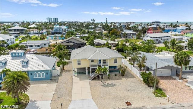 320 Madison CT, Fort Myers Beach, FL 33931