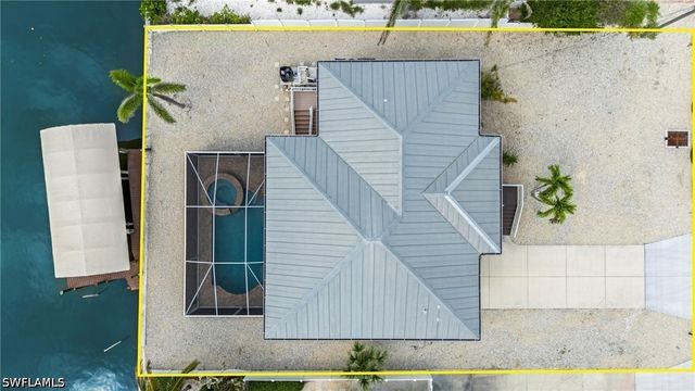 320 Madison CT, Fort Myers Beach, FL 33931