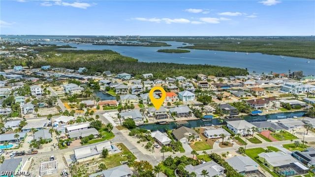 320 Madison CT, Fort Myers Beach, FL 33931