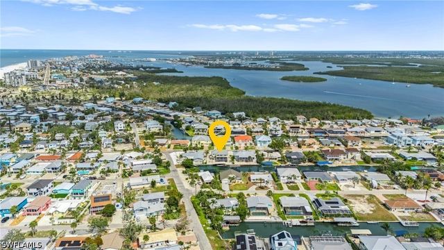 320 Madison CT, Fort Myers Beach, FL 33931