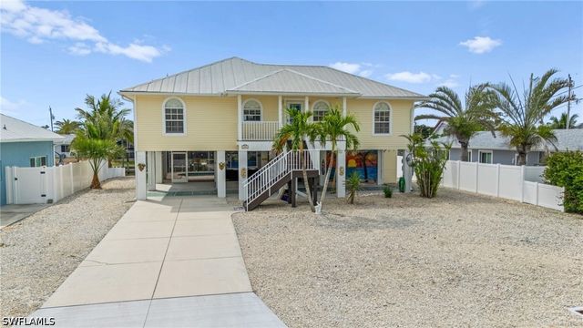 320 Madison CT, Fort Myers Beach, FL 33931