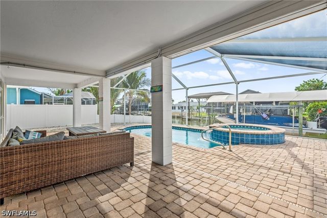 320 Madison CT, Fort Myers Beach, FL 33931