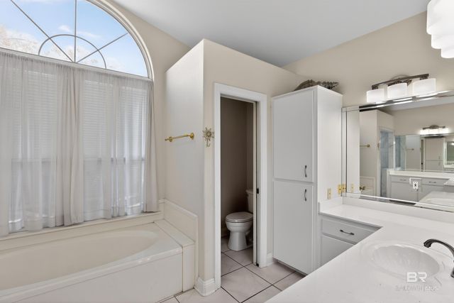 513 Wedgewood Drive, Gulf Shores, AL 36542