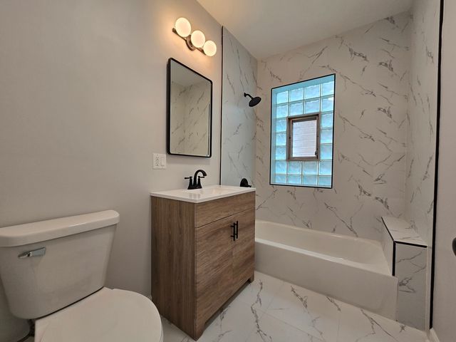 4140 N Marmora Avenue, Chicago, IL 60634