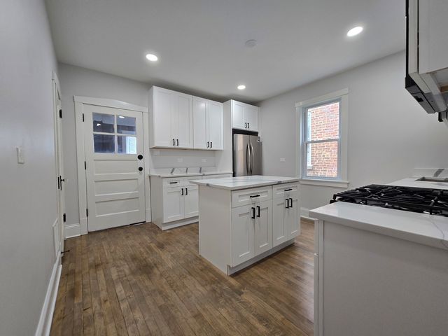 4140 N Marmora Avenue, Chicago, IL 60634