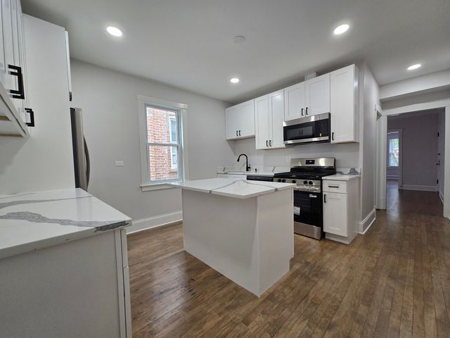 4140 N Marmora Avenue, Chicago, IL 60634