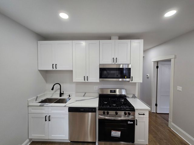 4140 N Marmora Avenue, Chicago, IL 60634