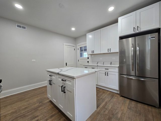 4140 N Marmora Avenue, Chicago, IL 60634