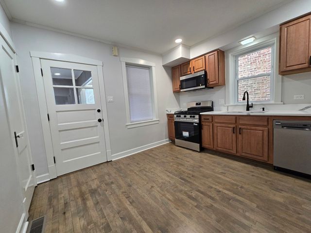 4140 N Marmora Avenue, Chicago, IL 60634