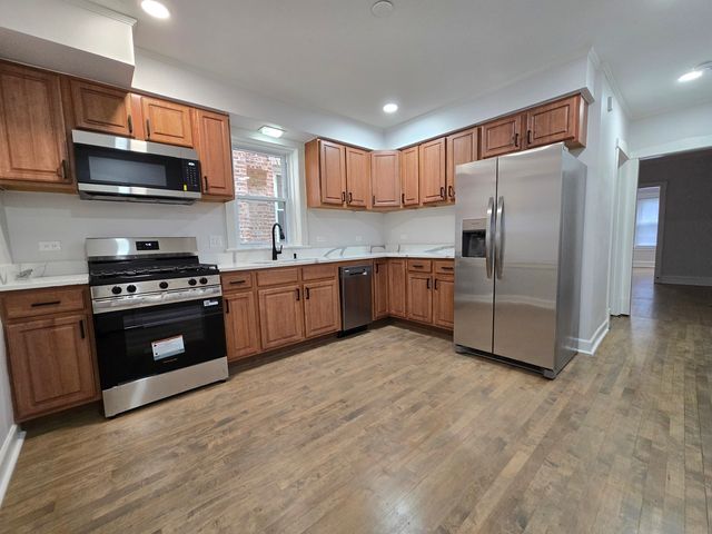 4140 N Marmora Avenue, Chicago, IL 60634