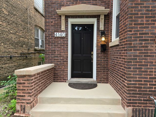 4140 N Marmora Avenue, Chicago, IL 60634