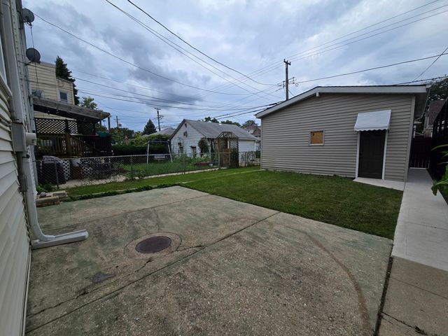 4140 N Marmora Avenue, Chicago, IL 60634