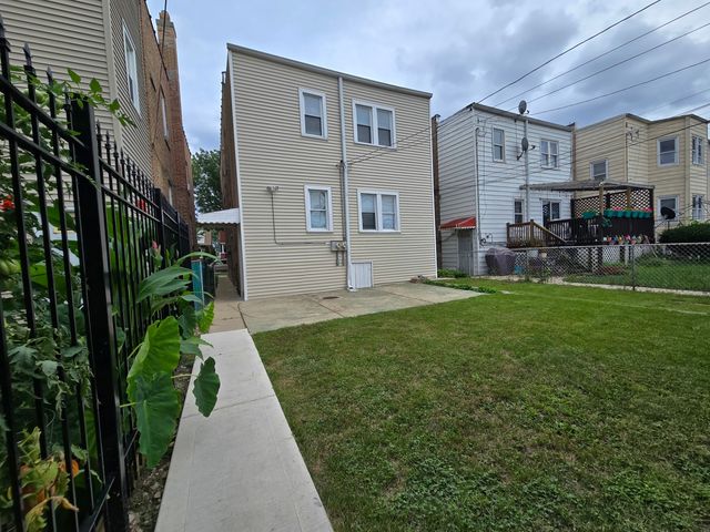 4140 N Marmora Avenue, Chicago, IL 60634