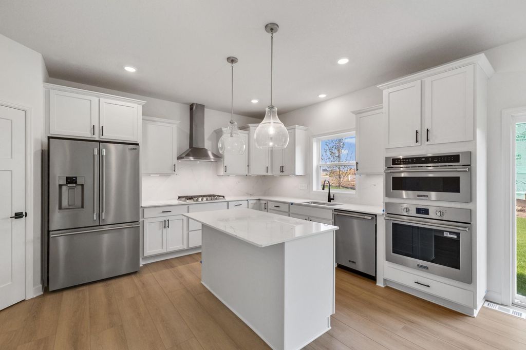 545 Waterford Place, Waconia, MN 55387