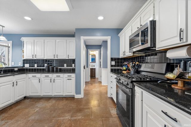 5185 N Sawgrass Lane, Leesburg, IN 46538