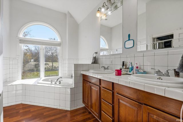 5185 N Sawgrass Lane, Leesburg, IN 46538