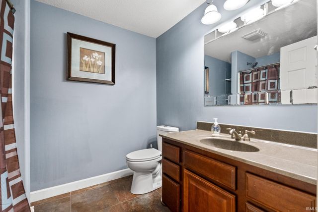 5185 N Sawgrass Lane, Leesburg, IN 46538