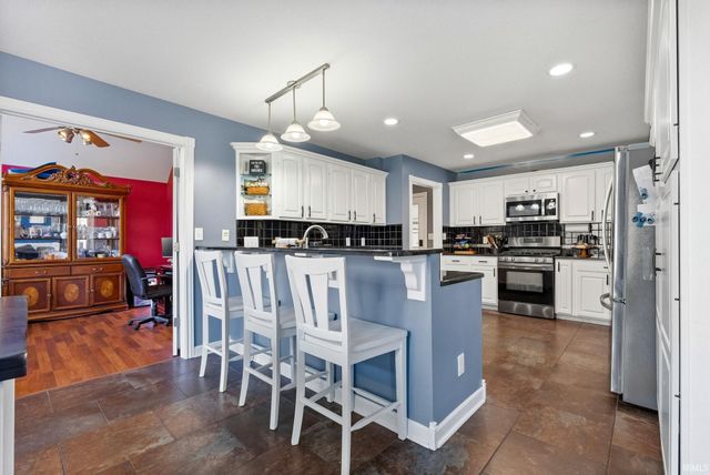 5185 N Sawgrass Lane, Leesburg, IN 46538