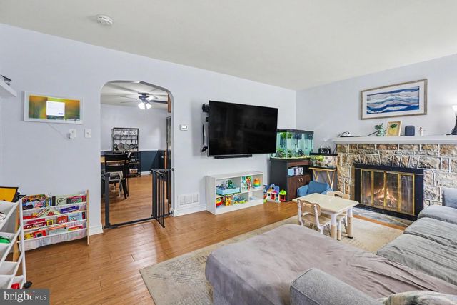 100 S WALNUT ST, Mechanicsburg, PA 17055