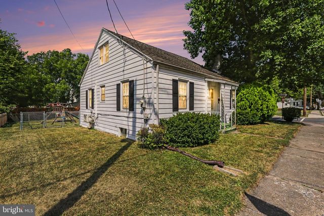 100 S WALNUT ST, Mechanicsburg, PA 17055