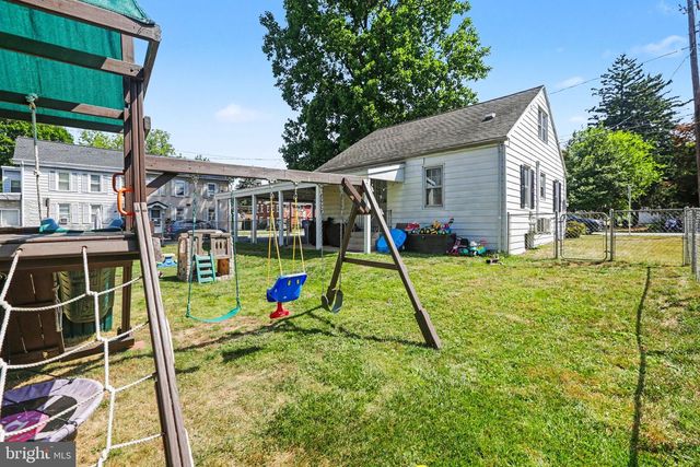 100 S WALNUT ST, Mechanicsburg, PA 17055