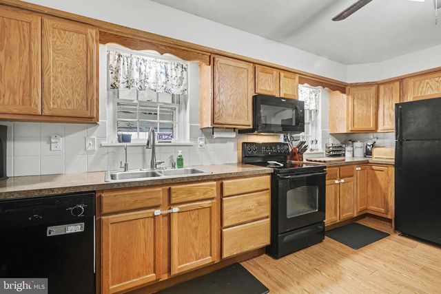 100 S WALNUT ST, Mechanicsburg, PA 17055