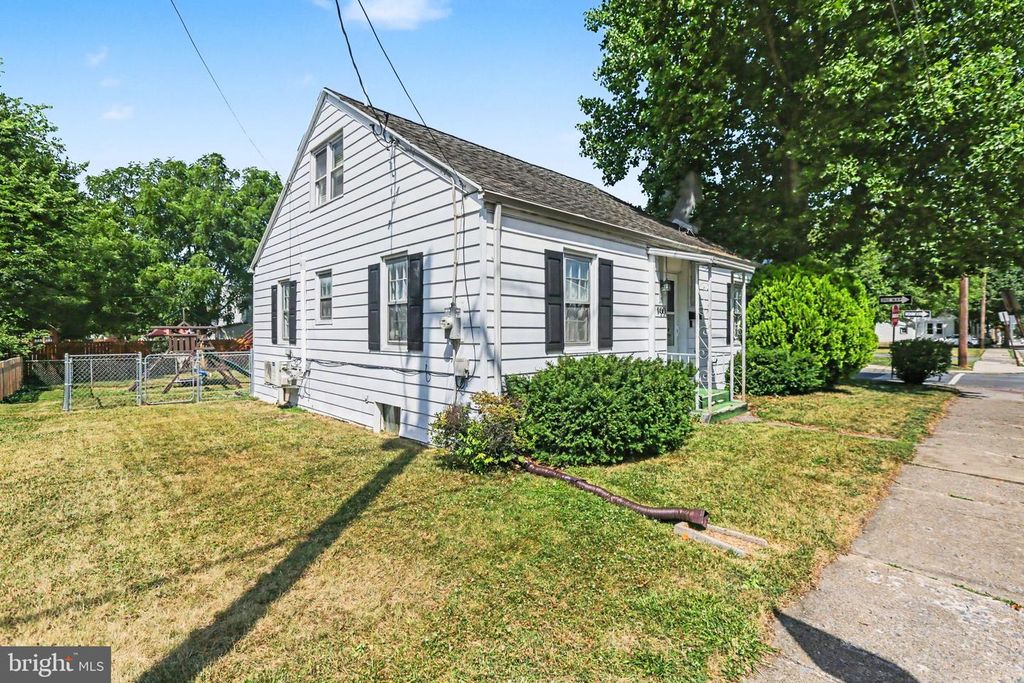 100 S WALNUT ST, Mechanicsburg, PA 17055