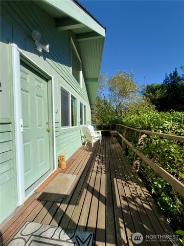 292 Calawah Street SW, Ocean Shores, WA 98569