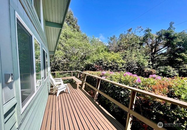 292 Calawah Street SW, Ocean Shores, WA 98569