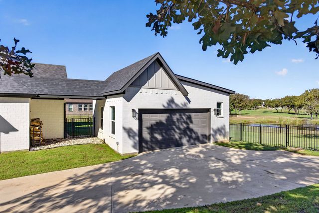 100 Fairway View Court, Lipan, TX 76462