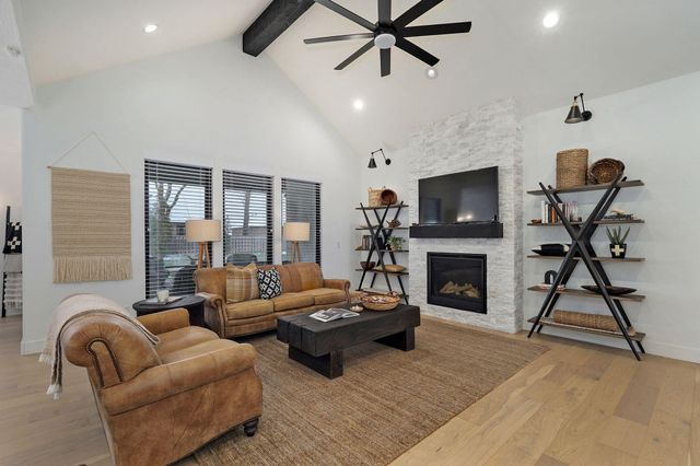 2053 N Riva Ridge Court, Springfield, MO 65802