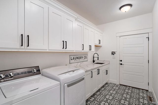 2053 N Riva Ridge Court, Springfield, MO 65802