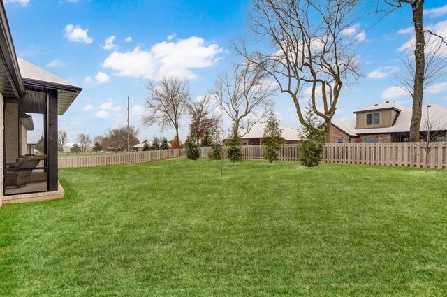 2053 N Riva Ridge Court, Springfield, MO 65802