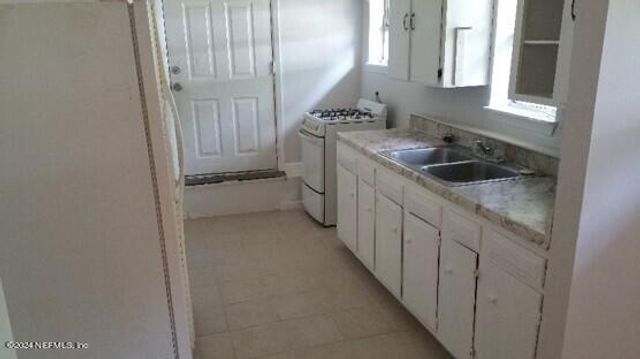 5419 WOODCREST Road, Jacksonville, FL 32205