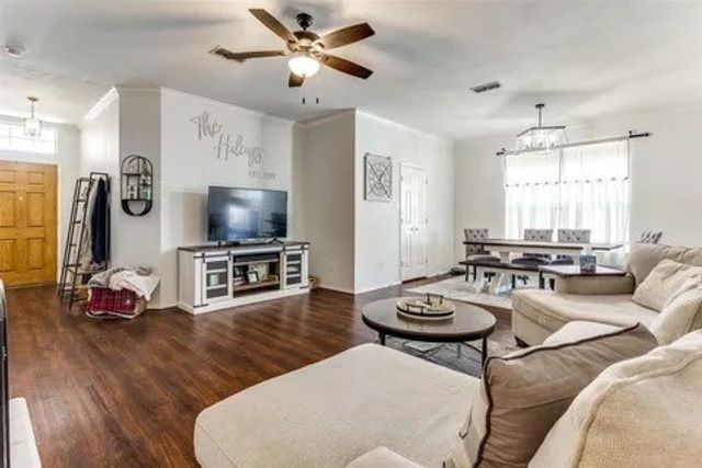 125 Timber Cross Court, Azle, TX 76020