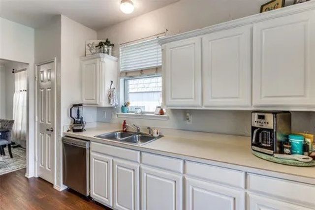 125 Timber Cross Court, Azle, TX 76020