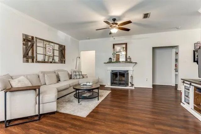 125 Timber Cross Court, Azle, TX 76020