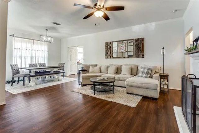 125 Timber Cross Court, Azle, TX 76020