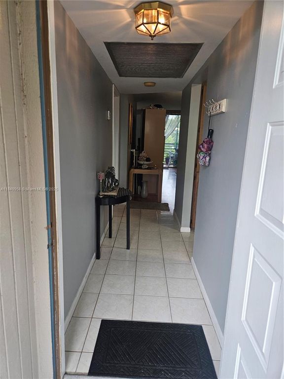 901 Colony Point Cir 408, Pembroke Pines, FL 33026