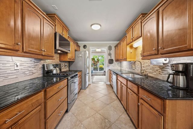 1109 E Glenn Lane, Fayetteville, AR 72703